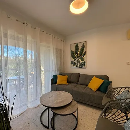 Paradise Gardens Crown-jewel, 2b, Pools, Gardens Appartement